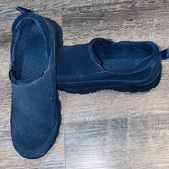 Boy’s shoes-Size 4, barley worn; New Balance, ASICS, & Land’s End shoes - Picture 6 of 9